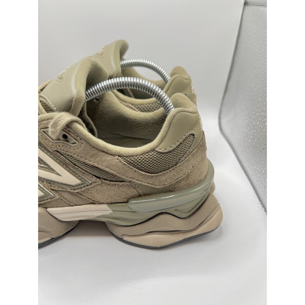 New Balance Women's Sneakers in Tan and Cream - Picture 2 of 11